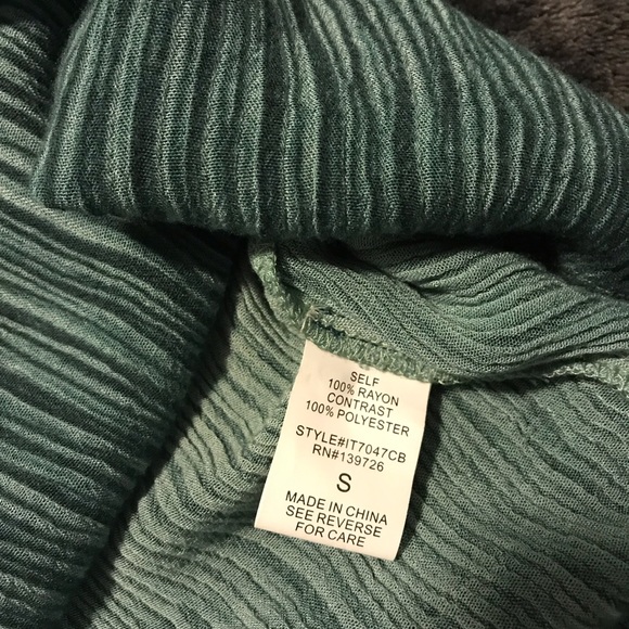 Buckle Honey Belle crinkle henley top, mesh inserts NWOT - Picture 8 of 8